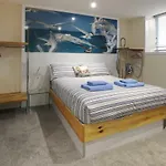 Silver Street 3*